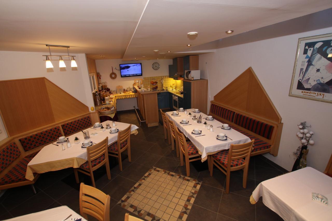 Gaestehaus Alpina ซังคท์อันทอนอัมอาร์ลแบร์ก ภายนอก รูปภาพ